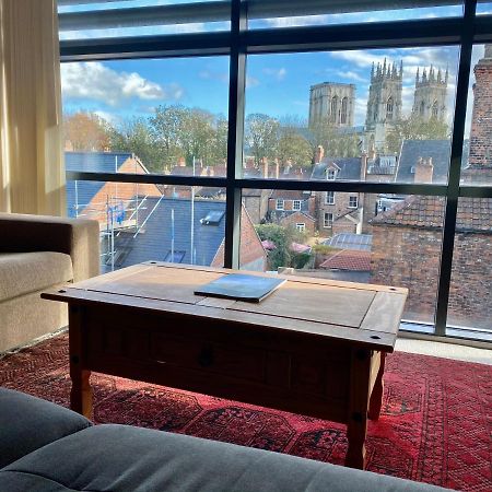 Churchill Two Bedroom Apartments With Free Parking And The Minster View York Ngoại thất bức ảnh