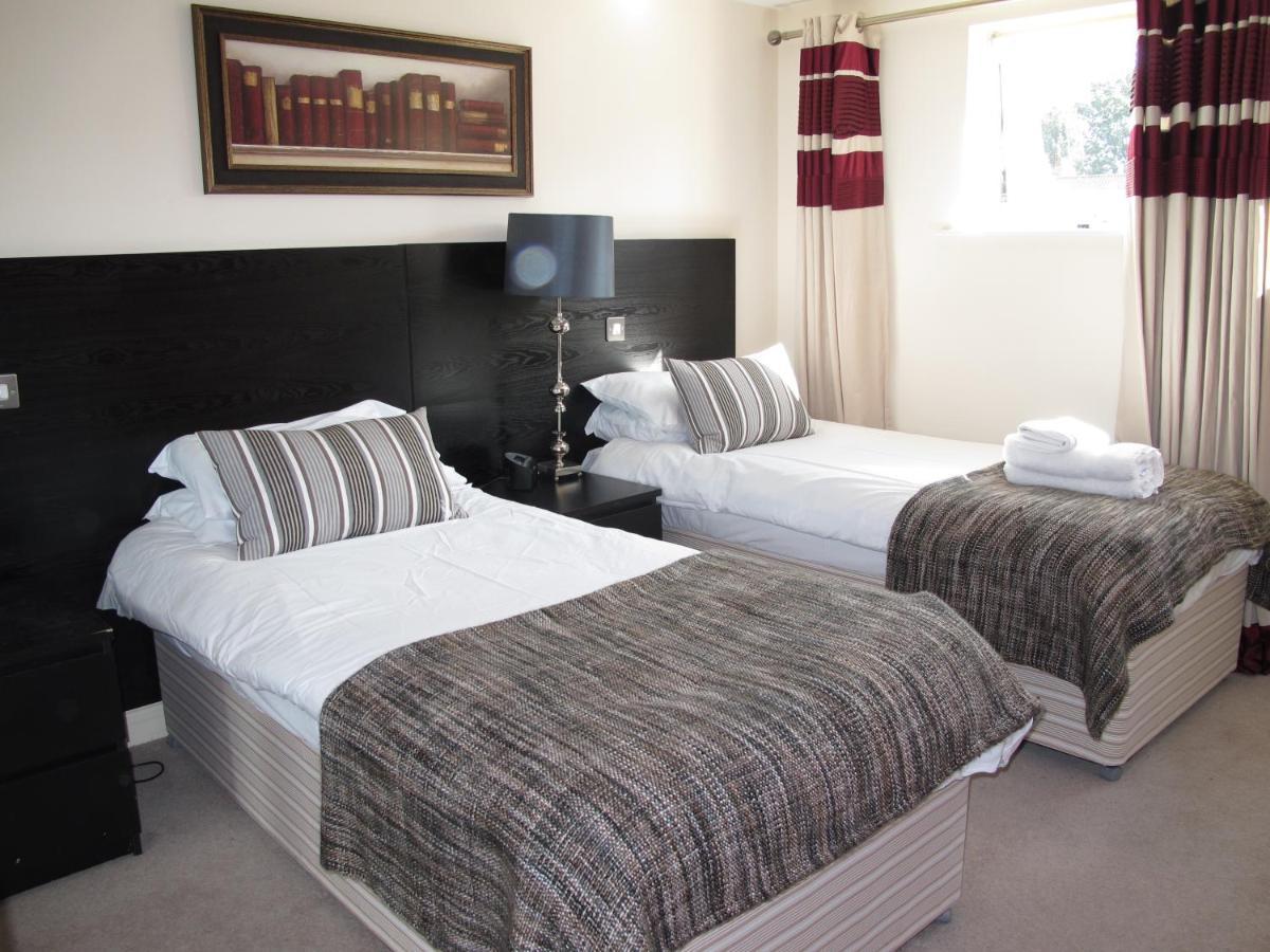 Churchill Two Bedroom Apartments With Free Parking And The Minster View York Ngoại thất bức ảnh