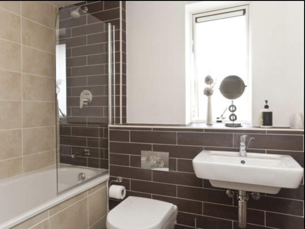 Churchill Two Bedroom Apartments With Free Parking And The Minster View York Ngoại thất bức ảnh