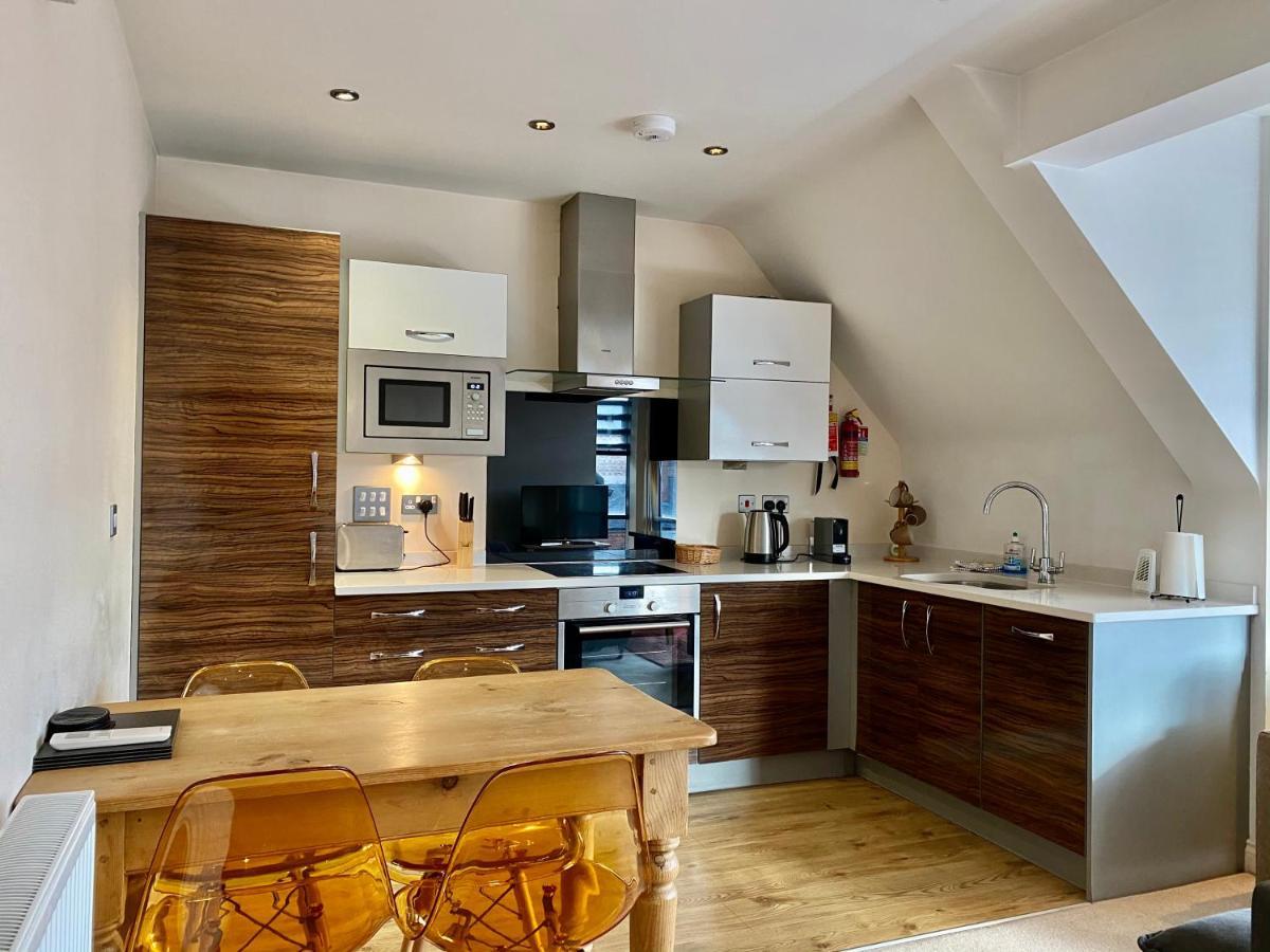 Churchill Two Bedroom Apartments With Free Parking And The Minster View York Ngoại thất bức ảnh