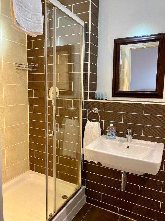 Churchill Two Bedroom Apartments With Free Parking And The Minster View York Ngoại thất bức ảnh