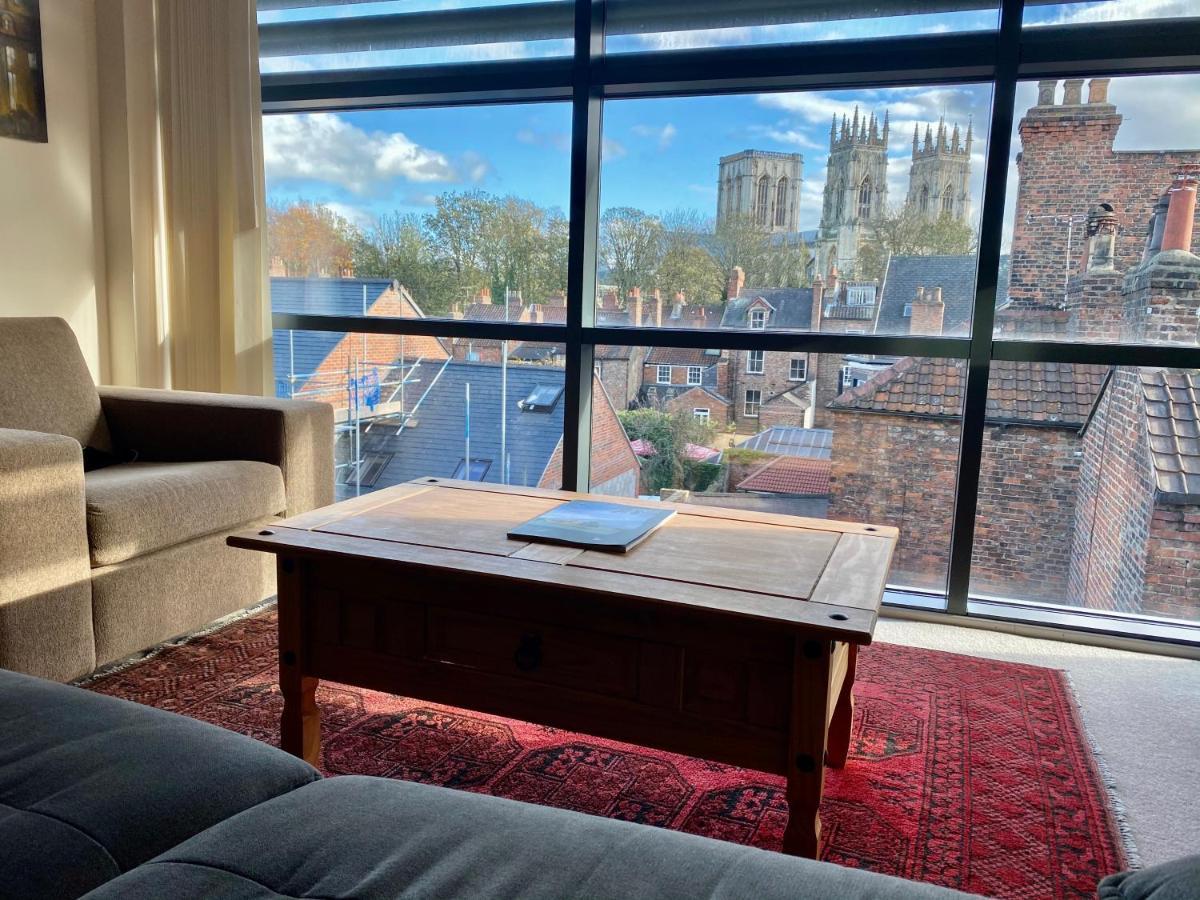 Churchill Two Bedroom Apartments With Free Parking And The Minster View York Ngoại thất bức ảnh
