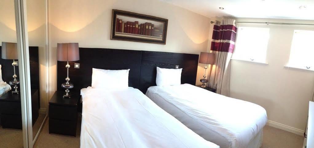 Churchill Two Bedroom Apartments With Free Parking And The Minster View York Ngoại thất bức ảnh